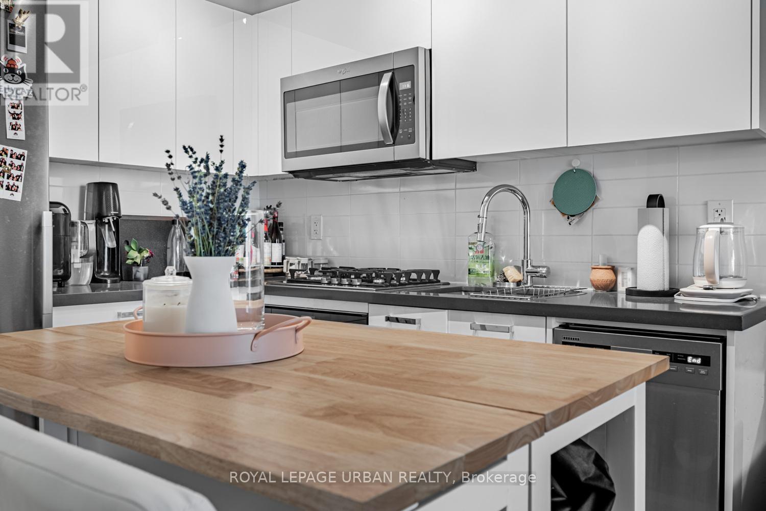 












521 - 195 MCCAUL STREET

,
Toronto,




Ontario
M5T0E5

