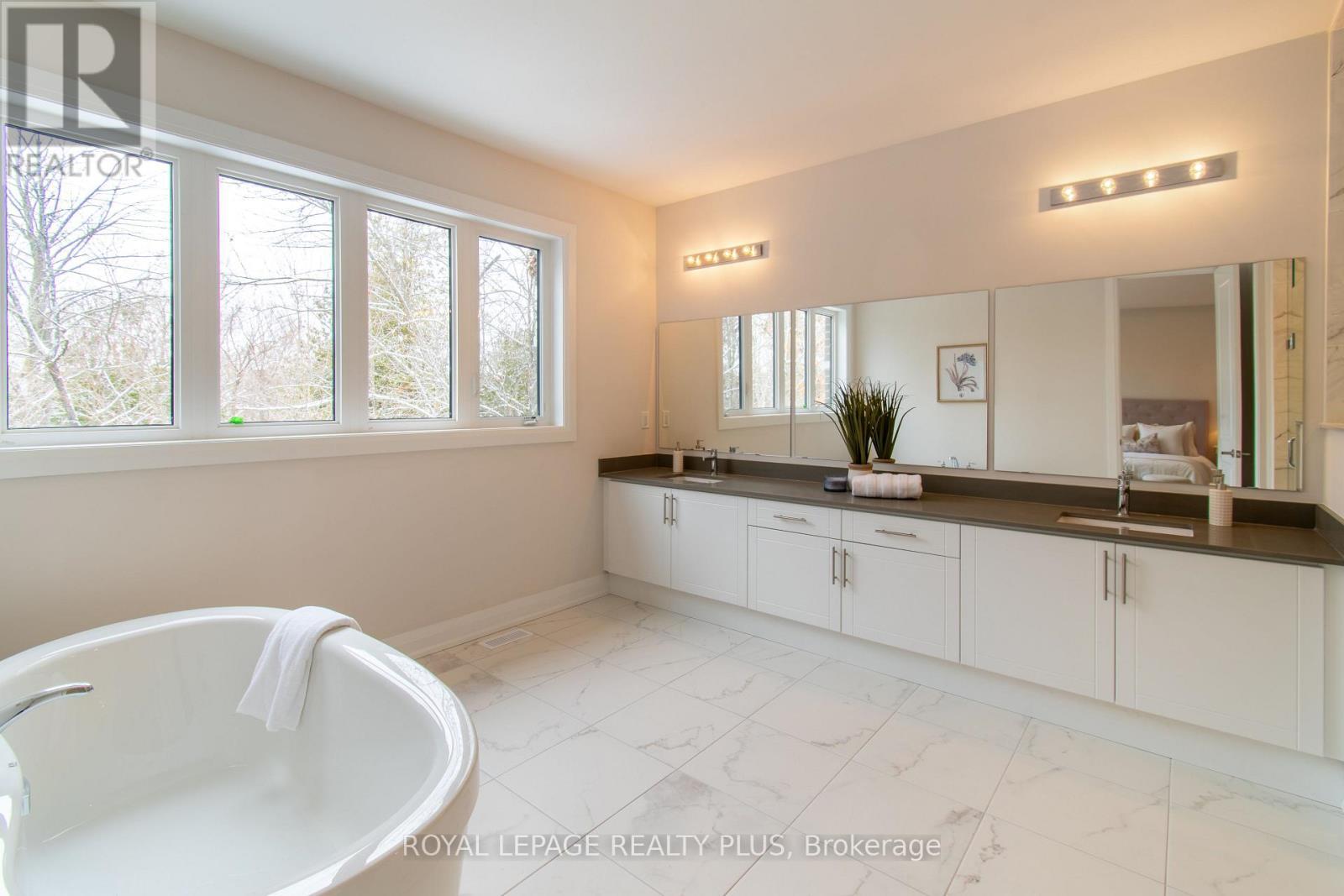 












980 CHURCH DRIVE

,
Innisfil,




Ontario
L0L1W0

