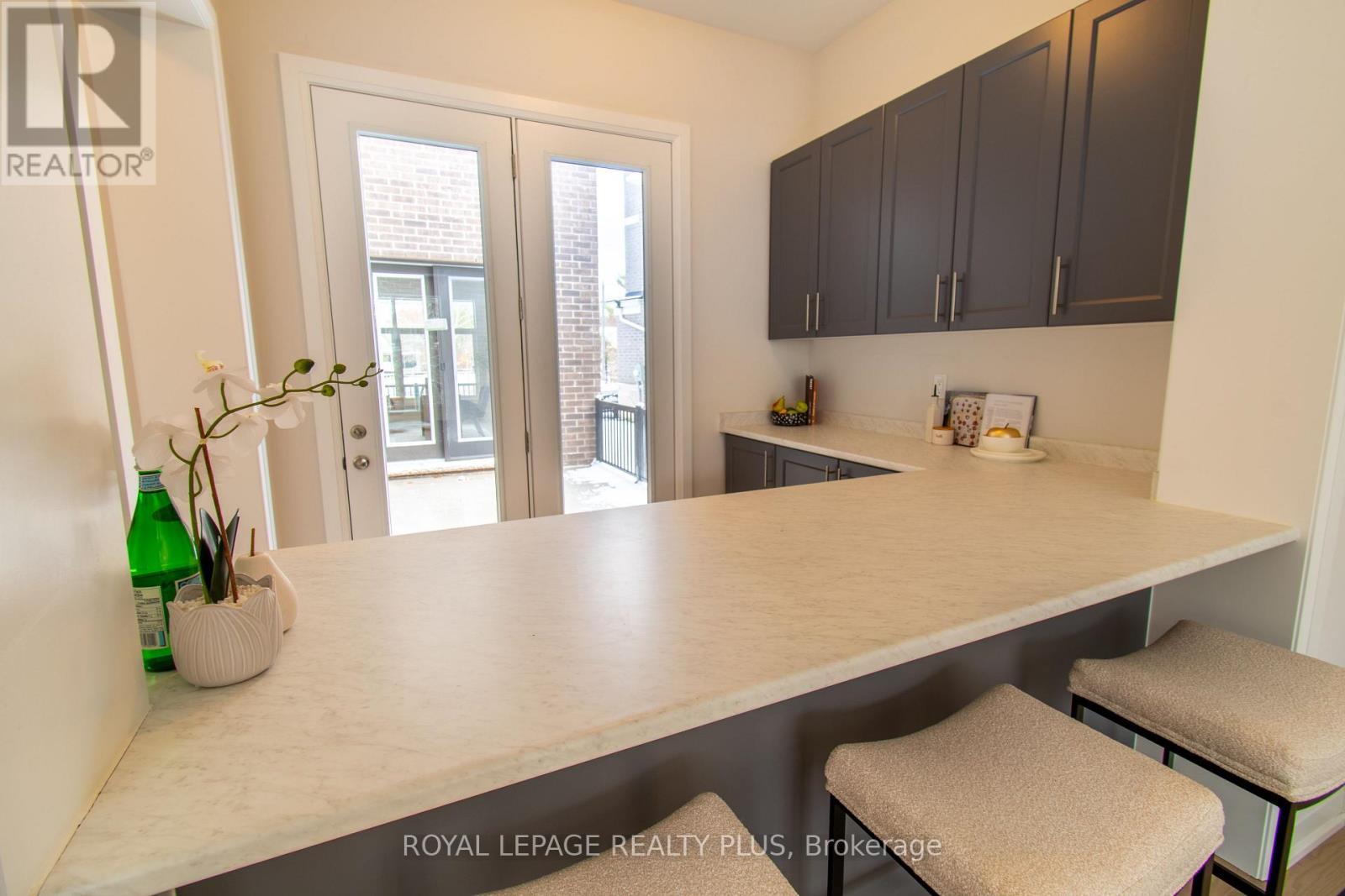 












980 CHURCH DRIVE

,
Innisfil,




Ontario
L0L1W0

