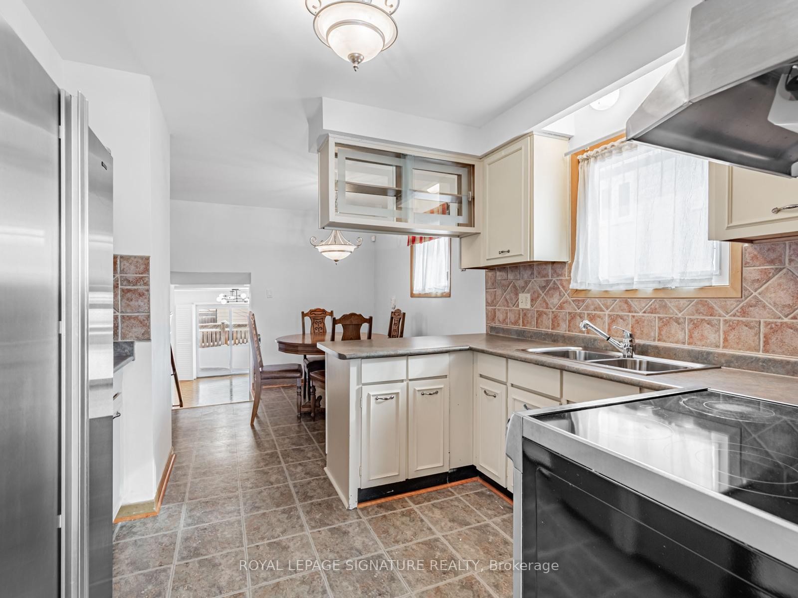 









33


Ladner

Drive,
Toronto,




ON
M2J 3Z8

