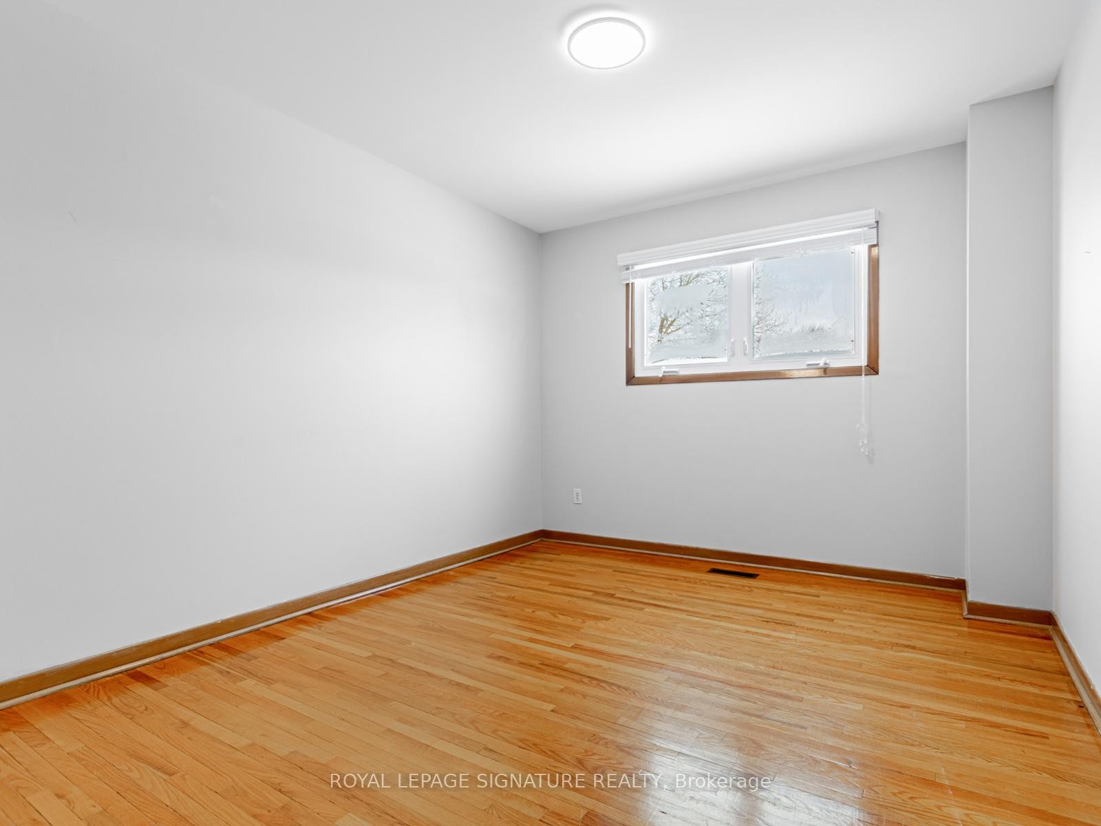 









33


Ladner

Drive,
Toronto,




ON
M2J 3Z8

