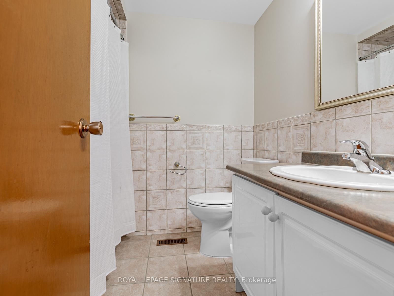 









33


Ladner

Drive,
Toronto,




ON
M2J 3Z8

