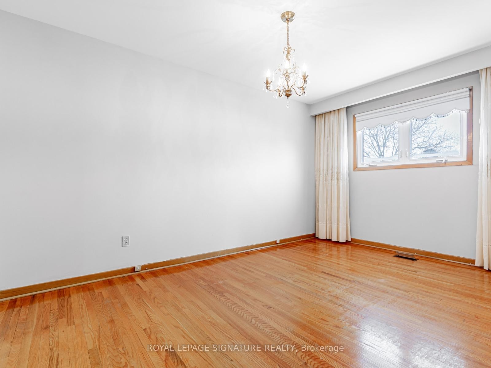 









33


Ladner

Drive,
Toronto,




ON
M2J 3Z8

