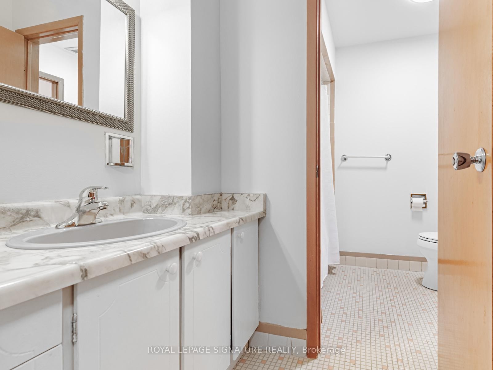 









33


Ladner

Drive,
Toronto,




ON
M2J 3Z8

