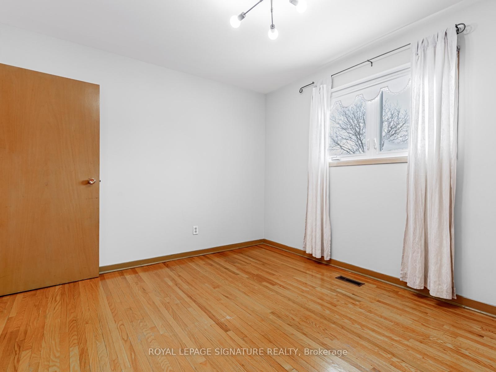 









33


Ladner

Drive,
Toronto,




ON
M2J 3Z8

