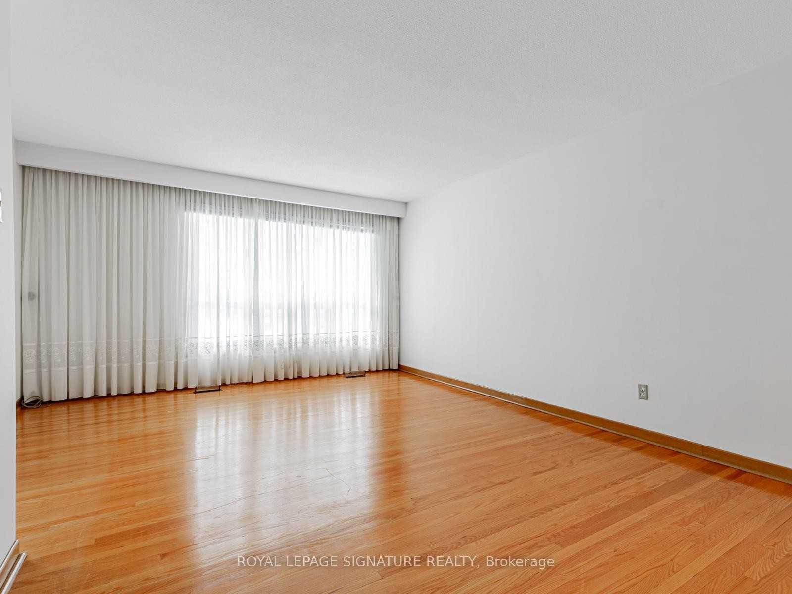 









33


Ladner

Drive,
Toronto,




ON
M2J 3Z8

