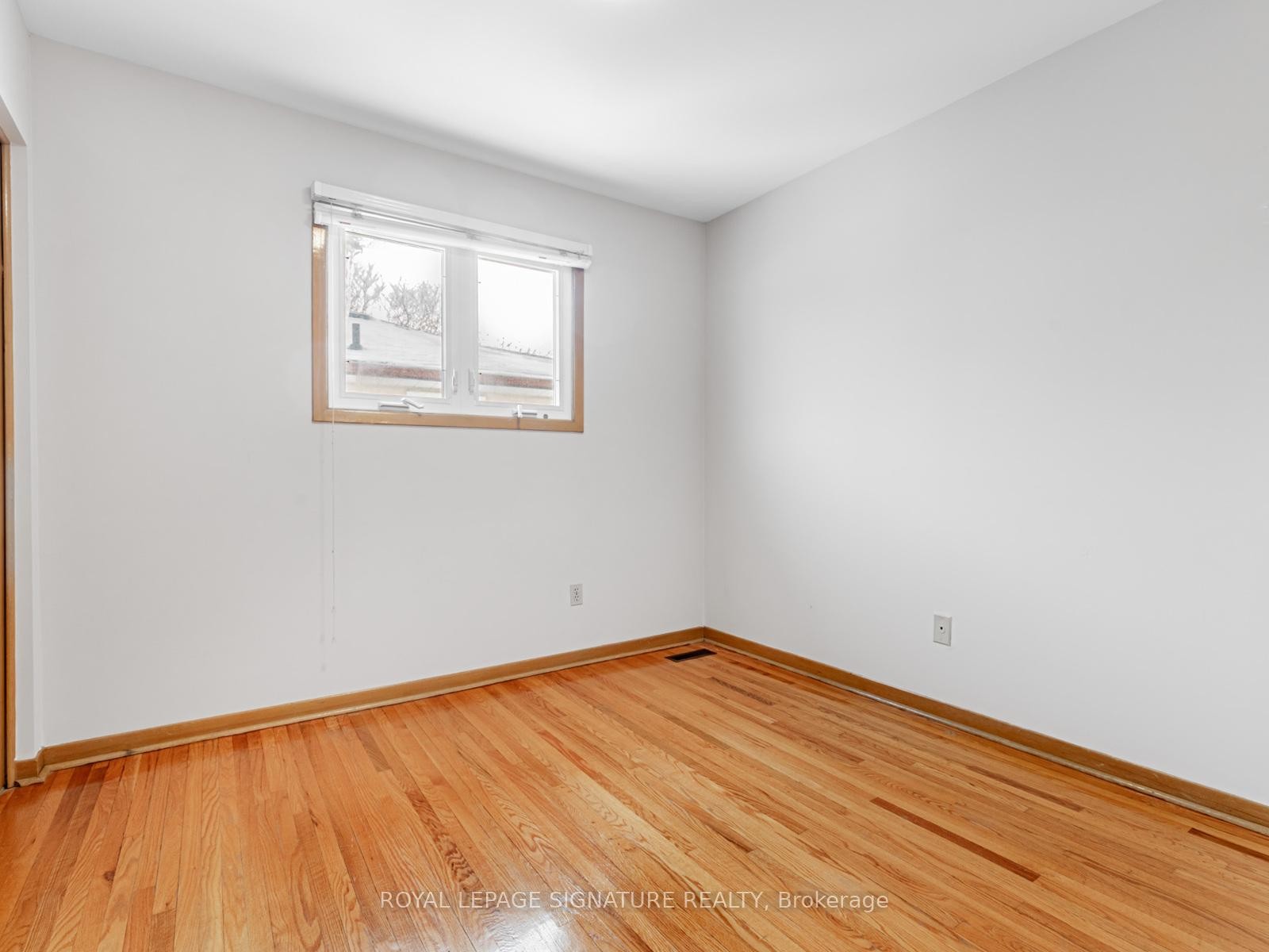 









33


Ladner

Drive,
Toronto,




ON
M2J 3Z8

