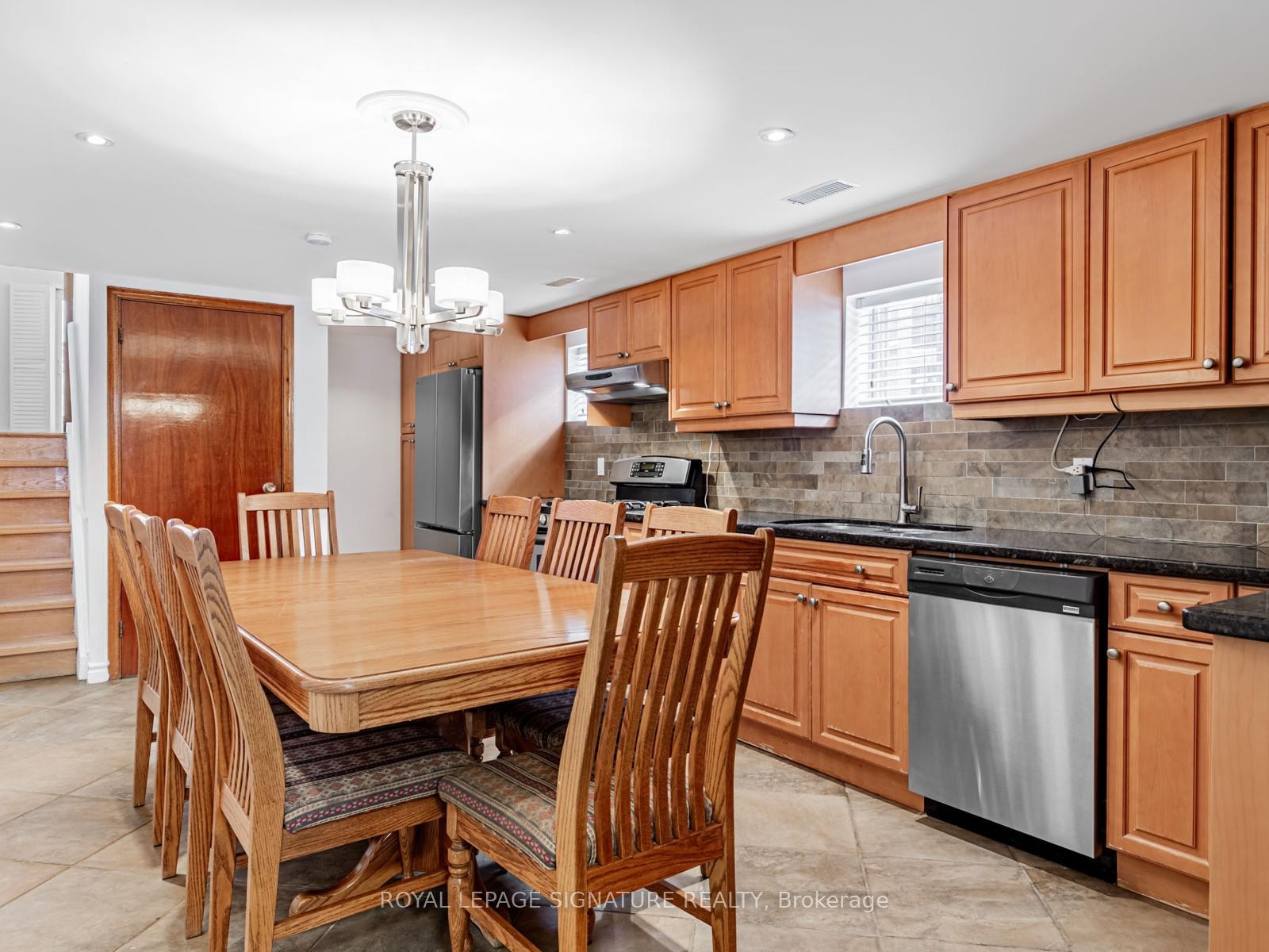 









33


Ladner

Drive,
Toronto,




ON
M2J 3Z8

