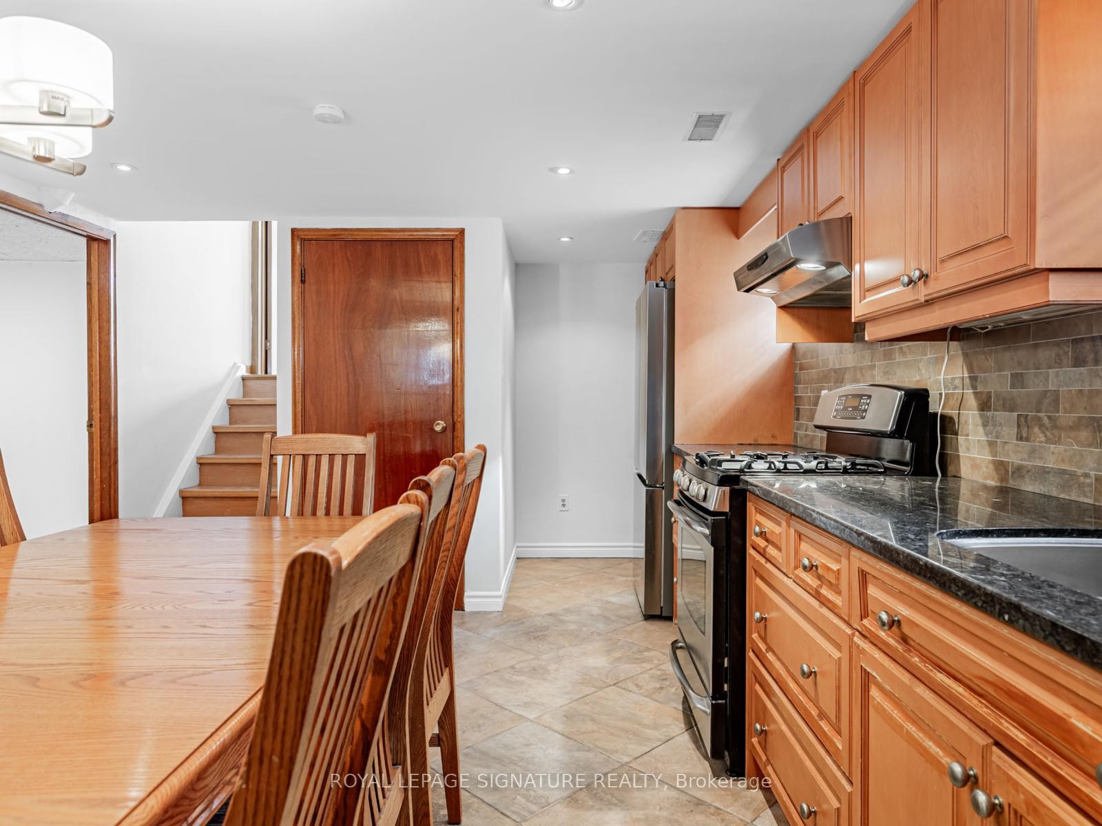 









33


Ladner

Drive,
Toronto,




ON
M2J 3Z8

