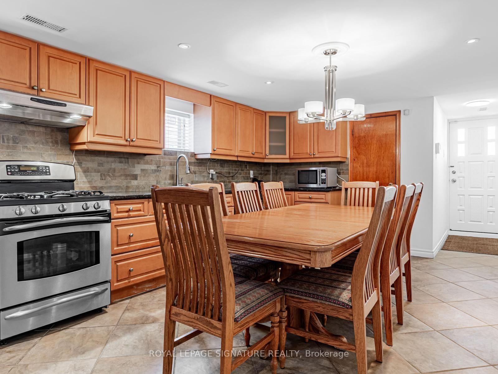 









33


Ladner

Drive,
Toronto,




ON
M2J 3Z8

