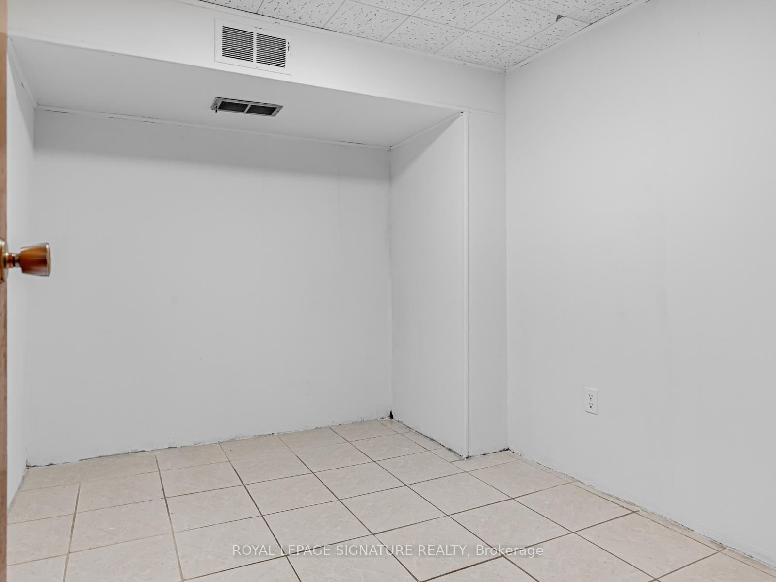 









33


Ladner

Drive,
Toronto,




ON
M2J 3Z8

