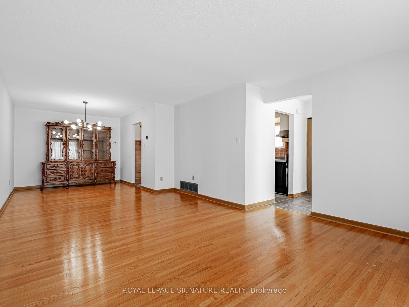 









33


Ladner

Drive,
Toronto,




ON
M2J 3Z8

