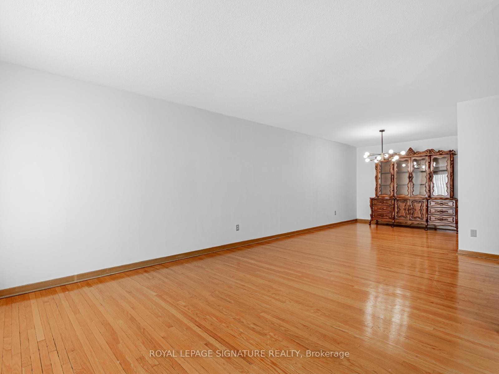 









33


Ladner

Drive,
Toronto,




ON
M2J 3Z8

