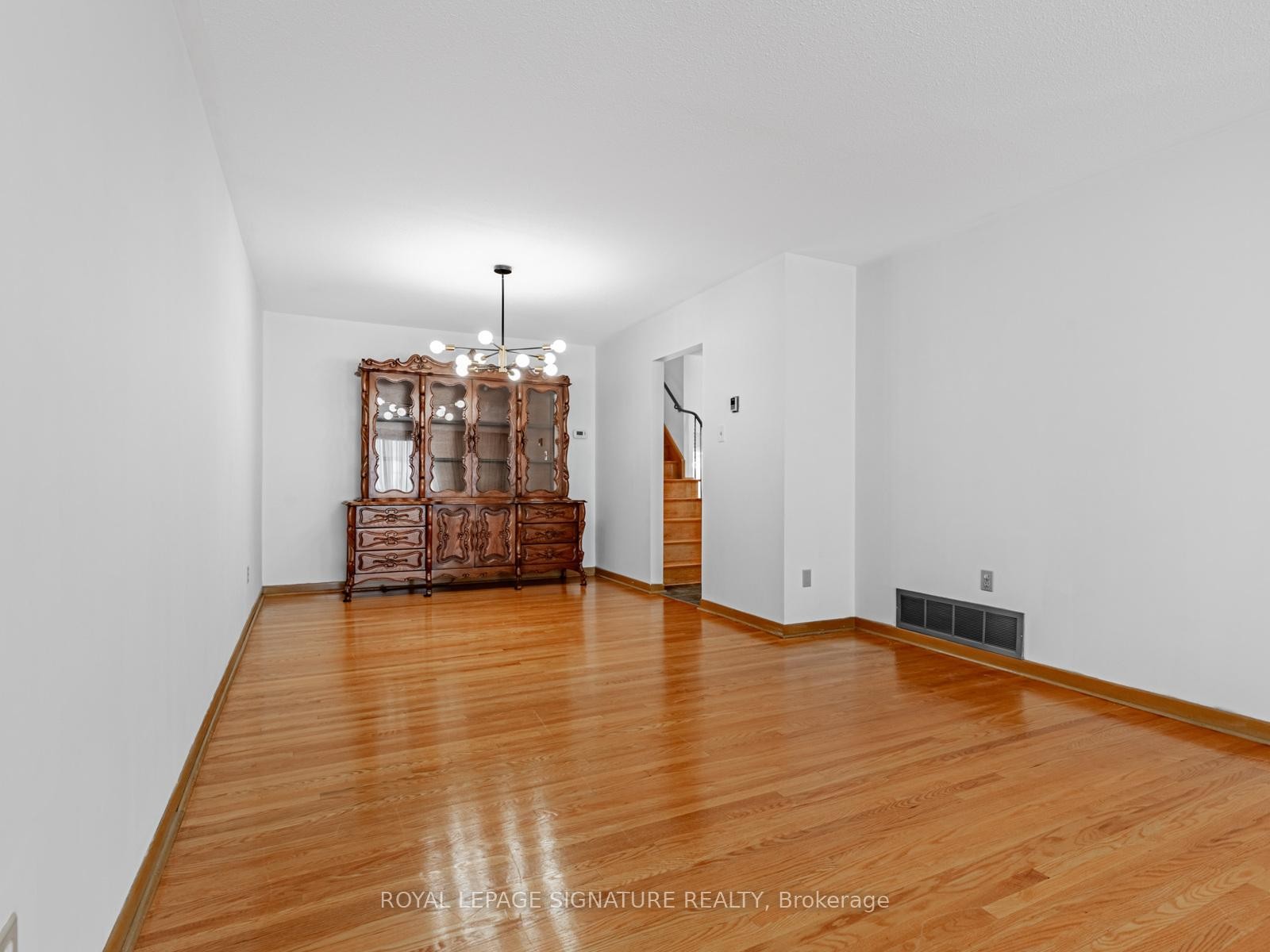 









33


Ladner

Drive,
Toronto,




ON
M2J 3Z8

