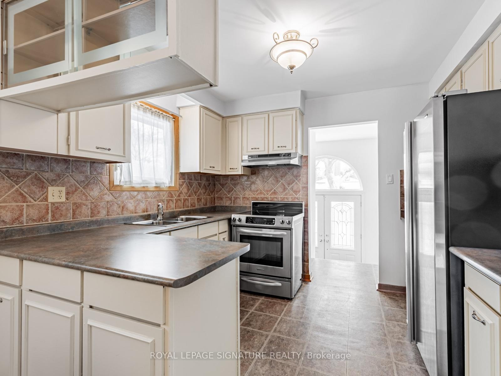 









33


Ladner

Drive,
Toronto,




ON
M2J 3Z8

