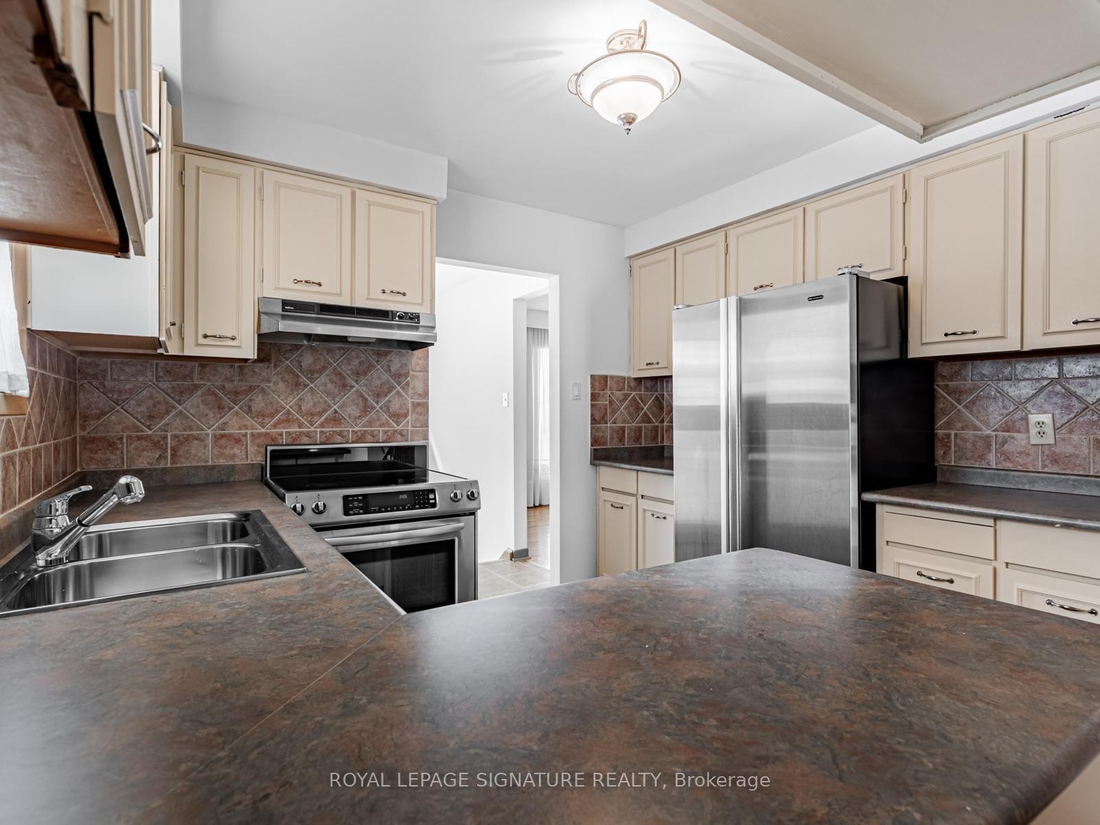 









33


Ladner

Drive,
Toronto,




ON
M2J 3Z8

