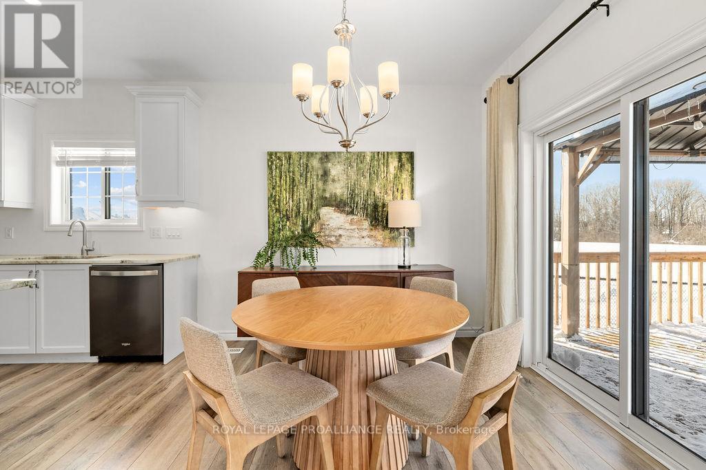 












26 REDWOOD DRIVE

,
Belleville (Thurlow Ward),




Ontario
K8N0K4

