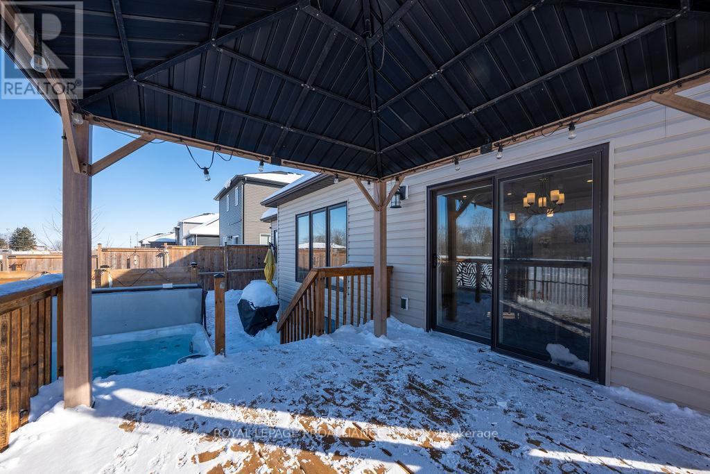 












26 REDWOOD DRIVE

,
Belleville (Thurlow Ward),




Ontario
K8N0K4

