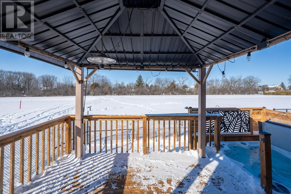 












26 REDWOOD DRIVE

,
Belleville (Thurlow Ward),




Ontario
K8N0K4

