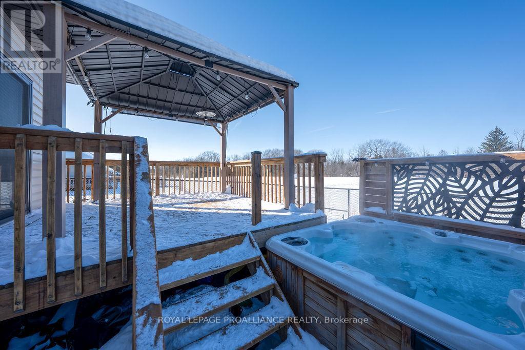 












26 REDWOOD DRIVE

,
Belleville (Thurlow Ward),




Ontario
K8N0K4

