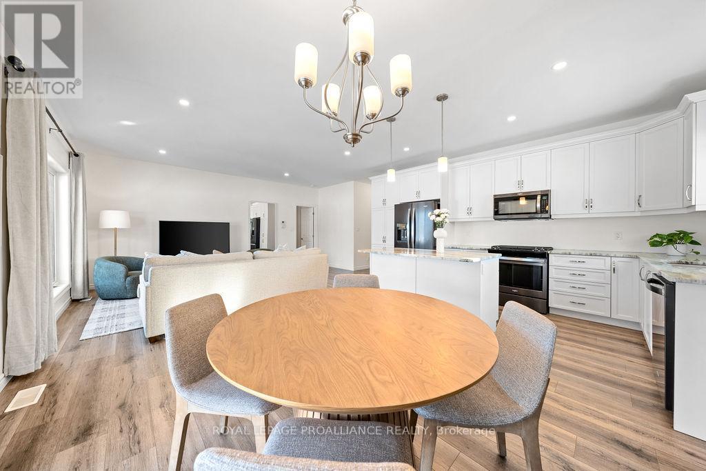 












26 REDWOOD DRIVE

,
Belleville (Thurlow Ward),




Ontario
K8N0K4

