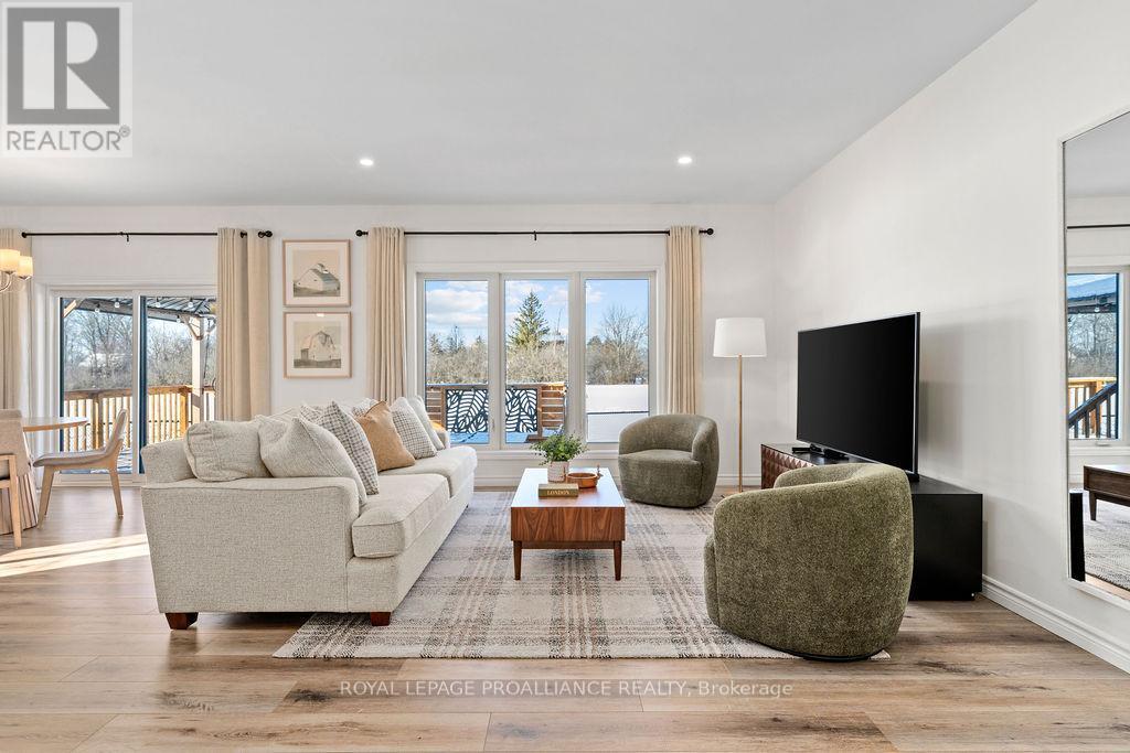 












26 REDWOOD DRIVE

,
Belleville (Thurlow Ward),




Ontario
K8N0K4

