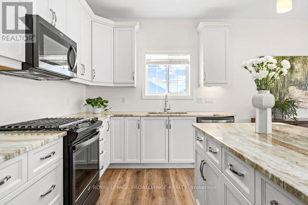 












26 REDWOOD DRIVE

,
Belleville (Thurlow Ward),




Ontario
K8N0K4

