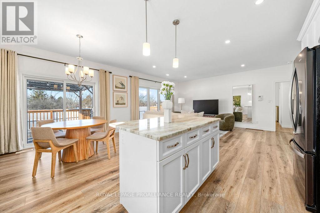 












26 REDWOOD DRIVE

,
Belleville (Thurlow Ward),




Ontario
K8N0K4

