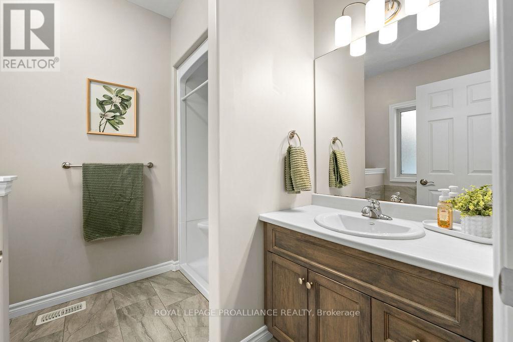 












26 REDWOOD DRIVE

,
Belleville (Thurlow Ward),




Ontario
K8N0K4

