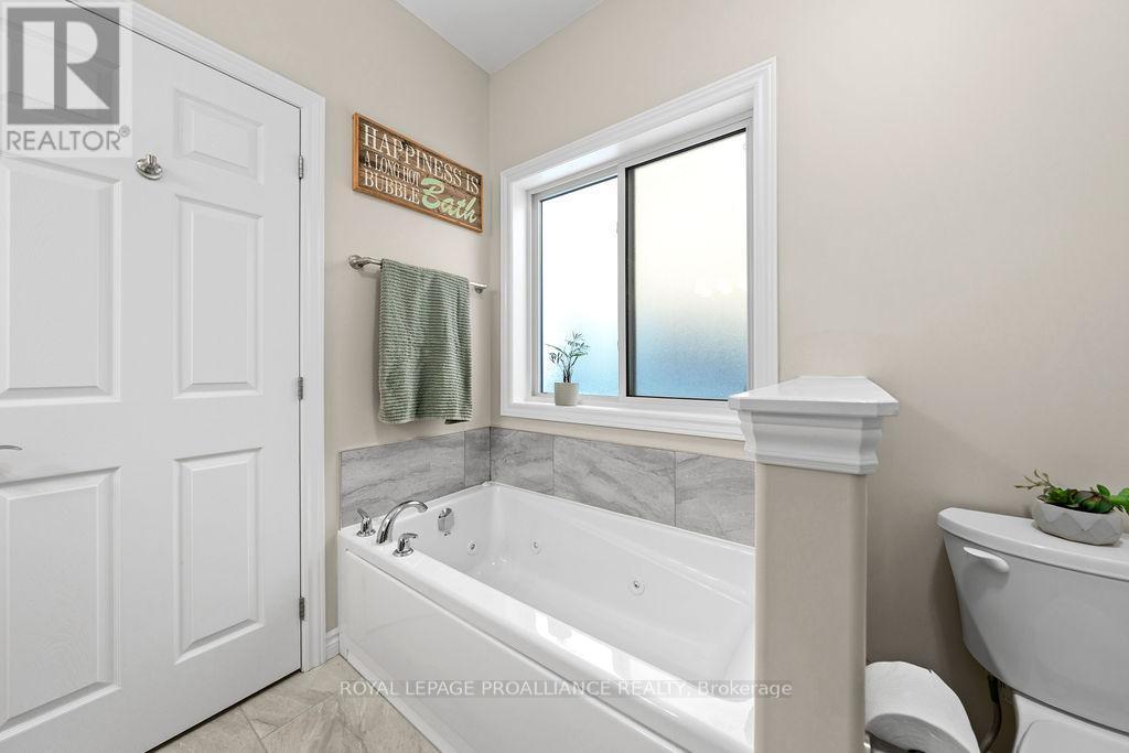 












26 REDWOOD DRIVE

,
Belleville (Thurlow Ward),




Ontario
K8N0K4

