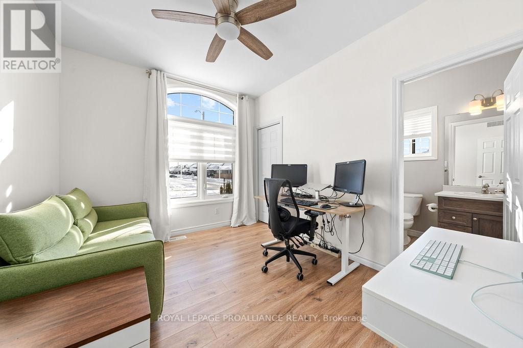 












26 REDWOOD DRIVE

,
Belleville (Thurlow Ward),




Ontario
K8N0K4

