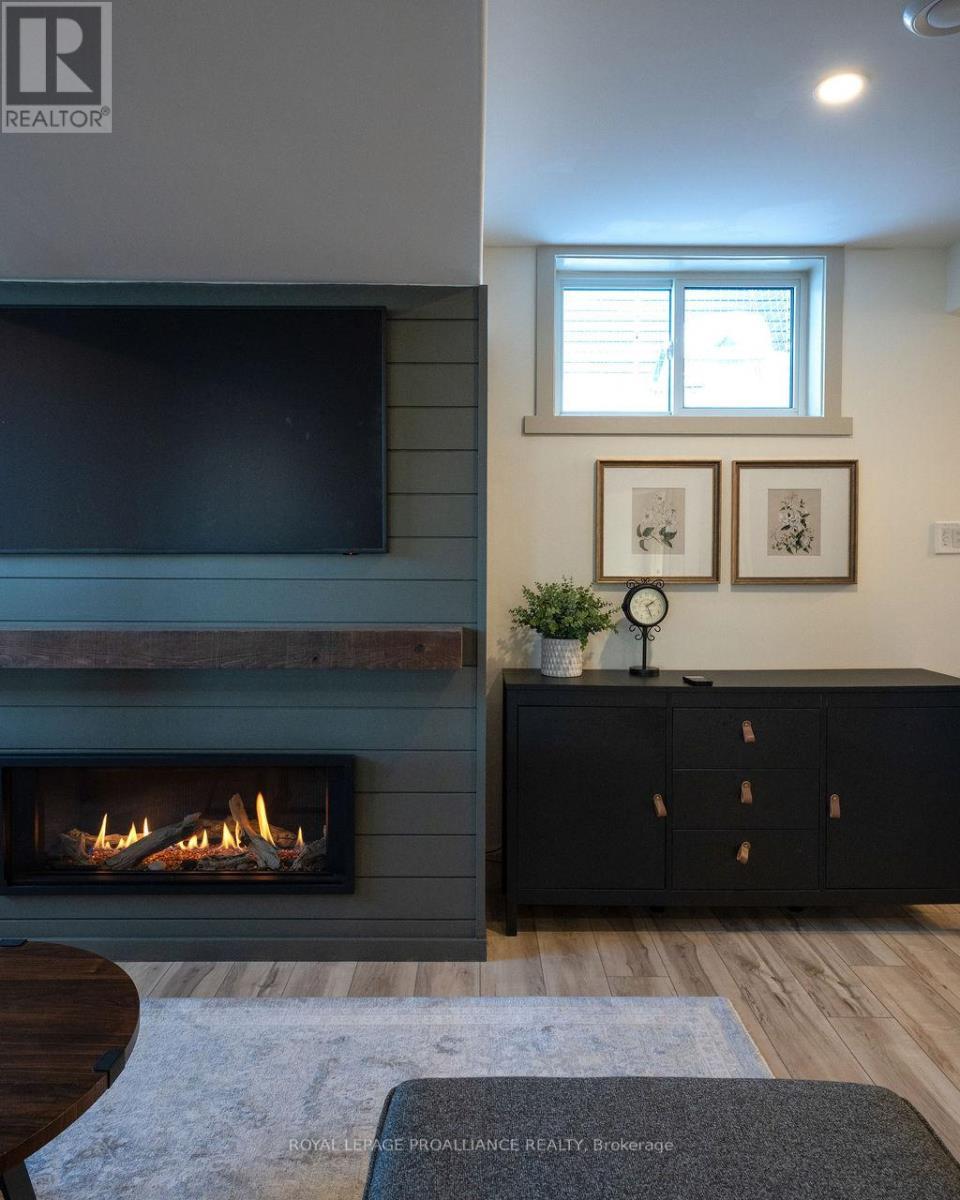 












26 REDWOOD DRIVE

,
Belleville (Thurlow Ward),




Ontario
K8N0K4

