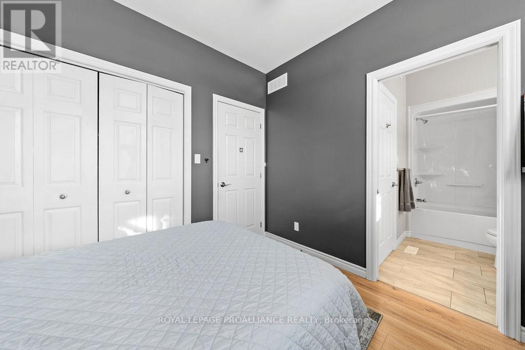 












26 REDWOOD DRIVE

,
Belleville (Thurlow Ward),




Ontario
K8N0K4

