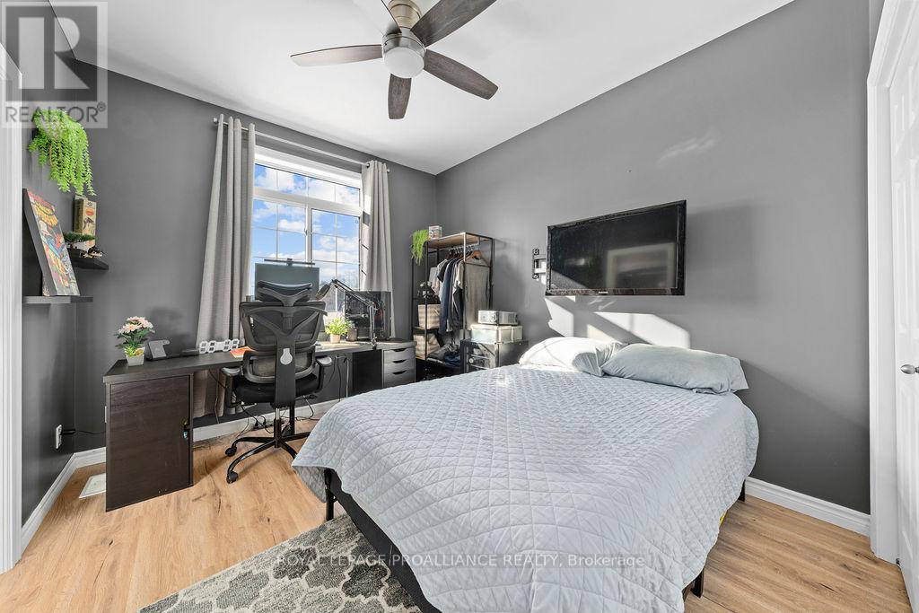 












26 REDWOOD DRIVE

,
Belleville (Thurlow Ward),




Ontario
K8N0K4

