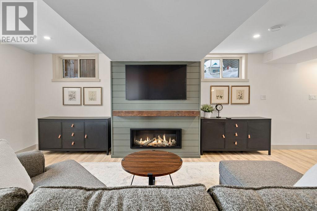 












26 REDWOOD DRIVE

,
Belleville (Thurlow Ward),




Ontario
K8N0K4

