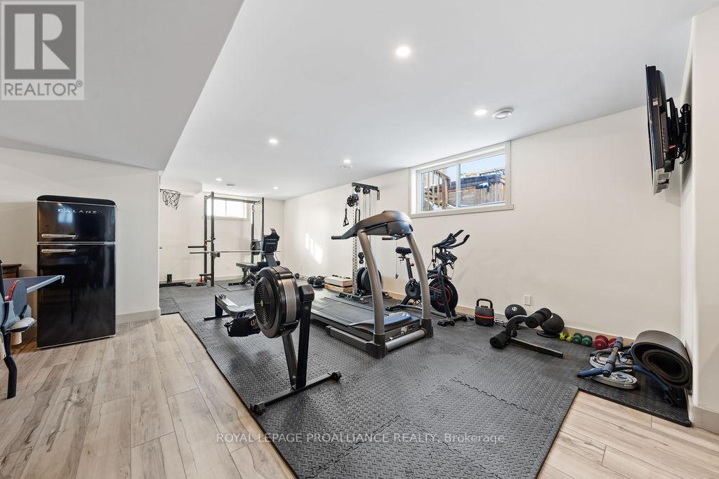 












26 REDWOOD DRIVE

,
Belleville (Thurlow Ward),




Ontario
K8N0K4

