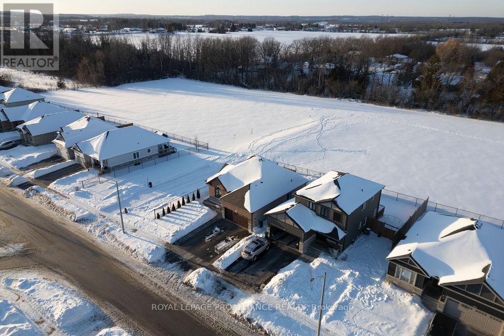 












26 REDWOOD DRIVE

,
Belleville (Thurlow Ward),




Ontario
K8N0K4

