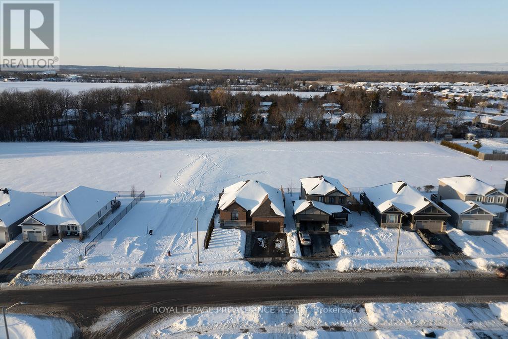 












26 REDWOOD DRIVE

,
Belleville (Thurlow Ward),




Ontario
K8N0K4

