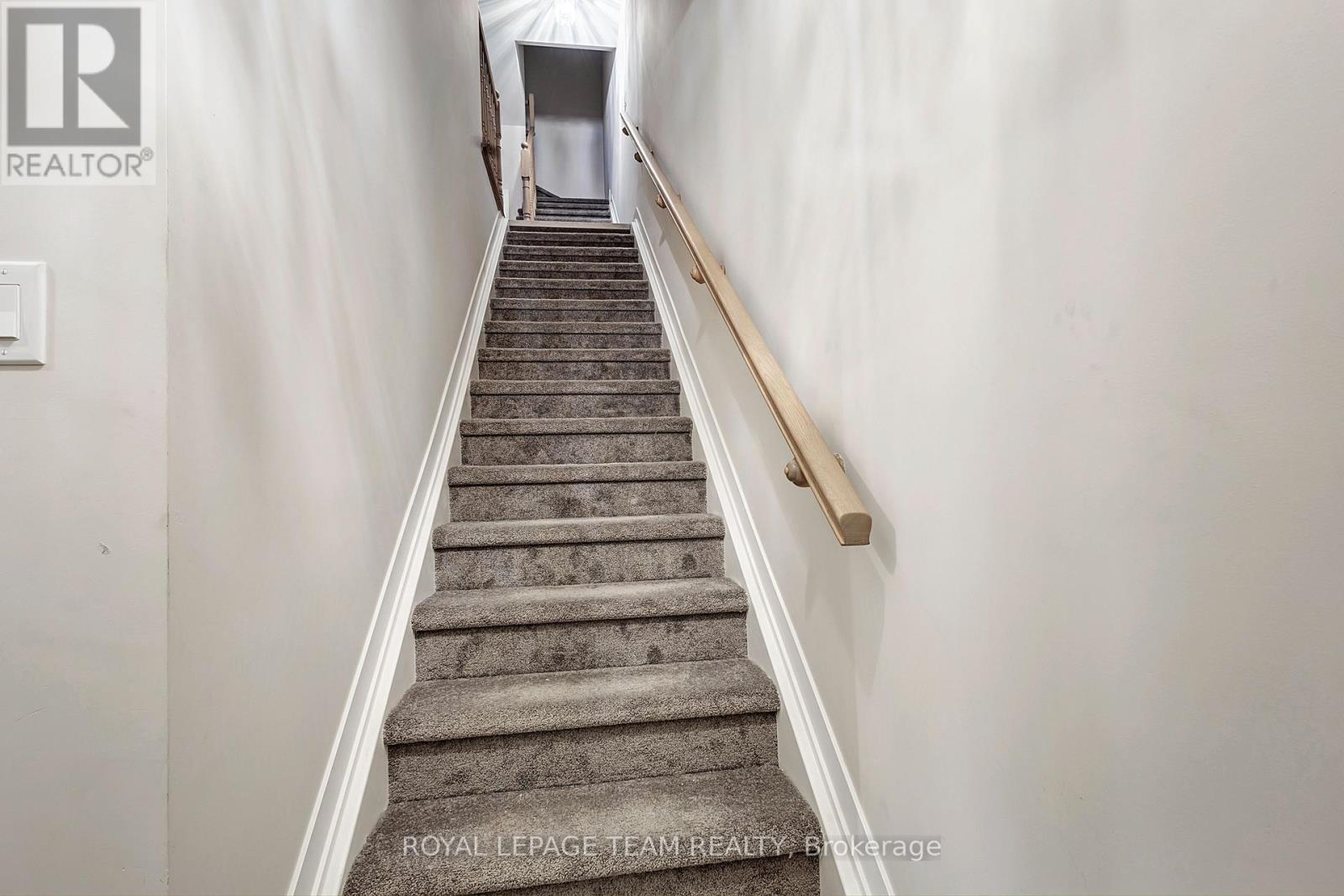 












804 PARNIAN PRIVATE

,
Ottawa,




Ontario
K2J7K6

