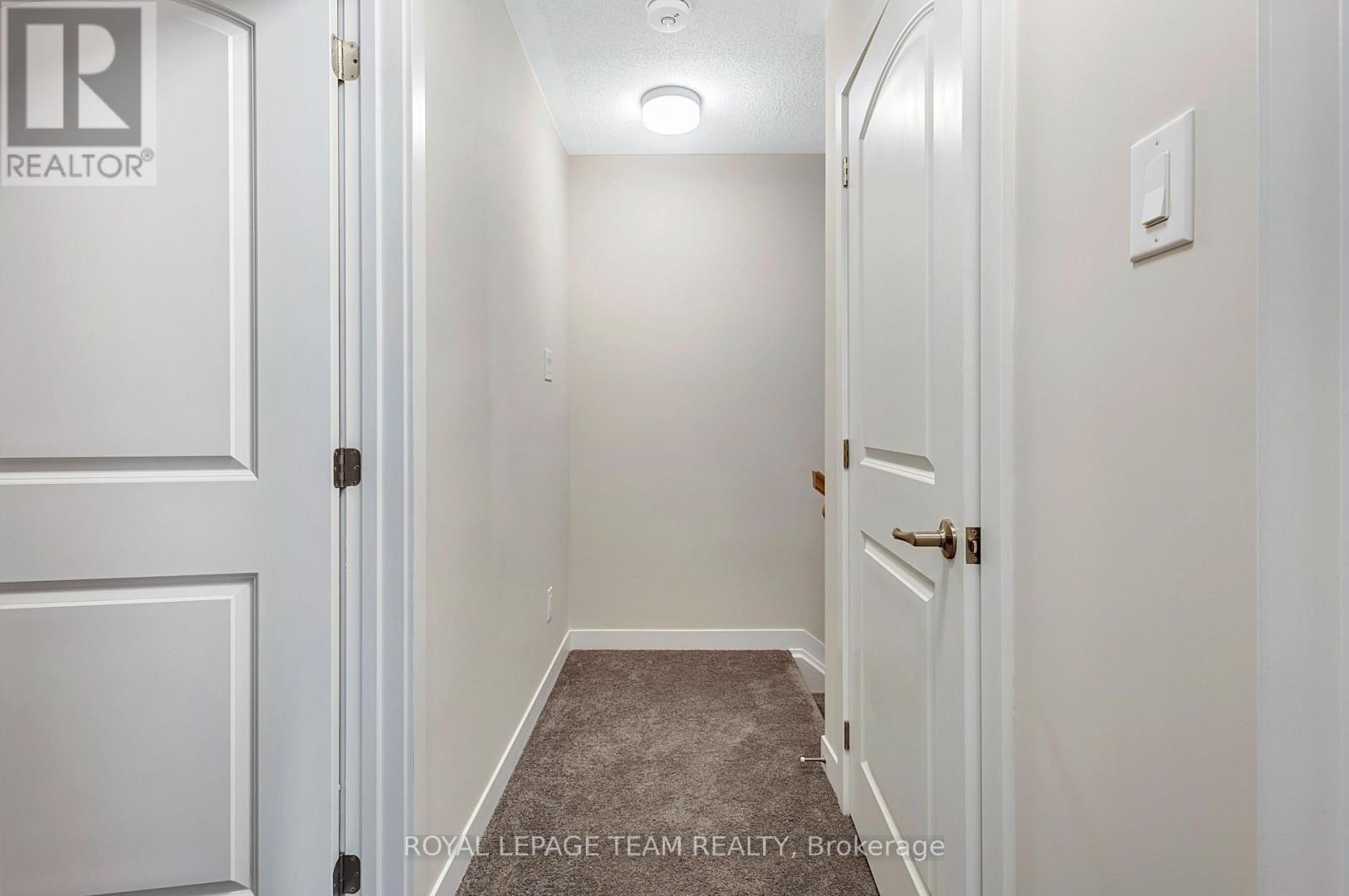 












804 PARNIAN PRIVATE

,
Ottawa,




Ontario
K2J7K6

