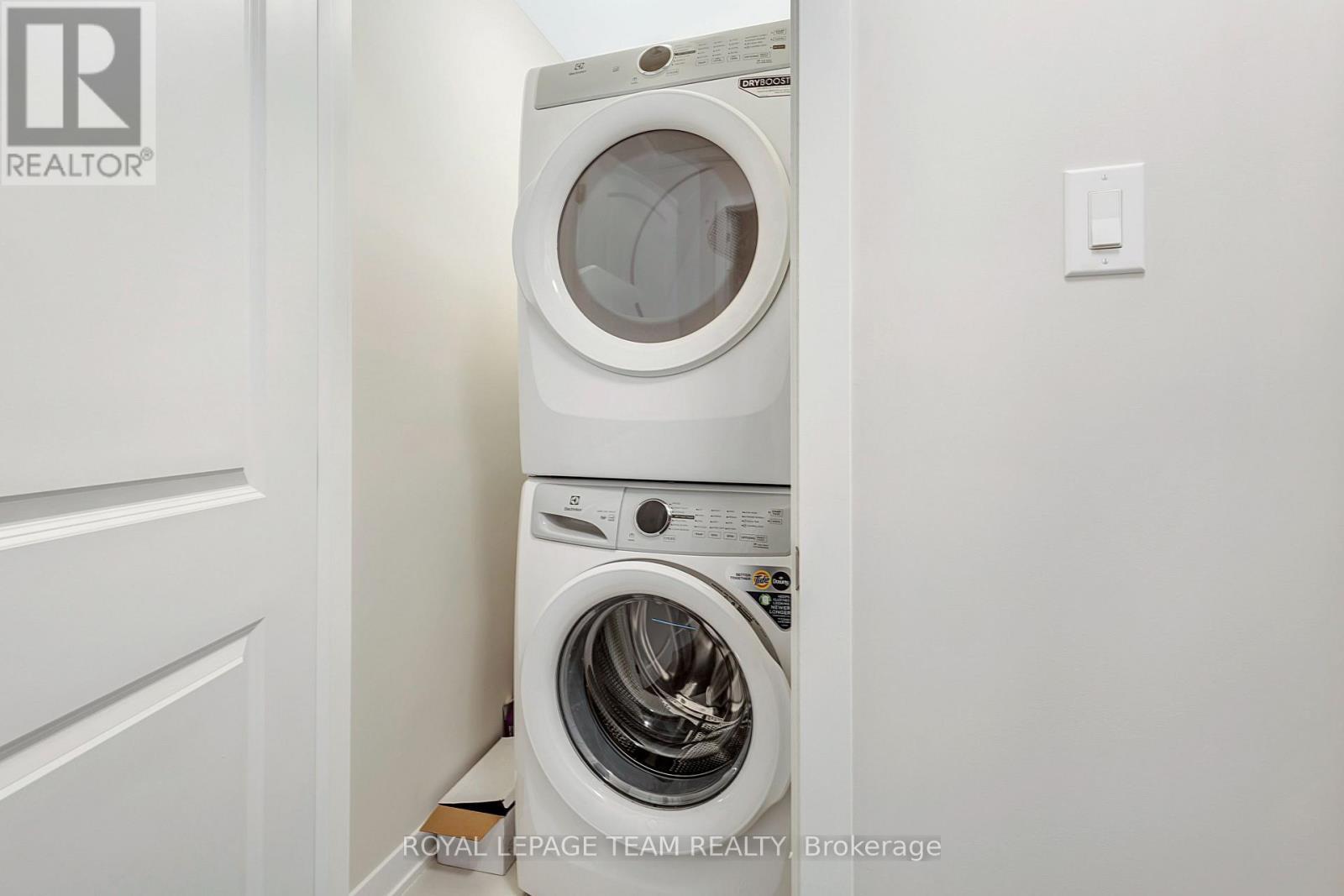 












804 PARNIAN PRIVATE

,
Ottawa,




Ontario
K2J7K6

