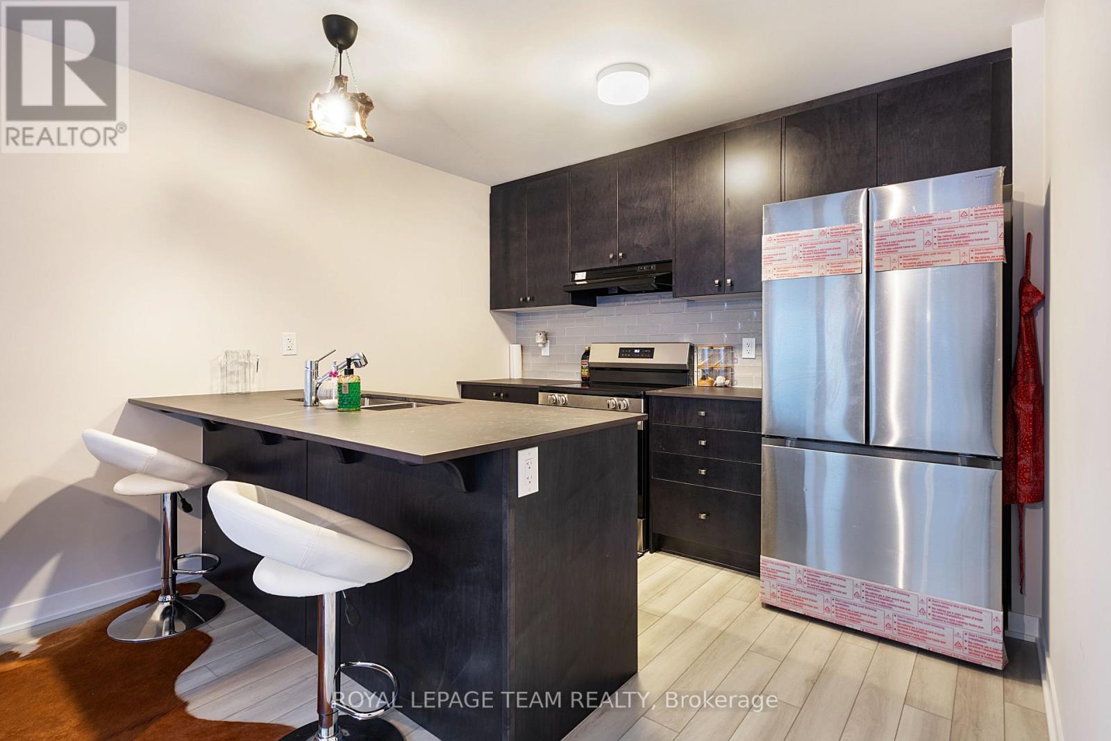 












804 PARNIAN PRIVATE

,
Ottawa,




Ontario
K2J7K6

