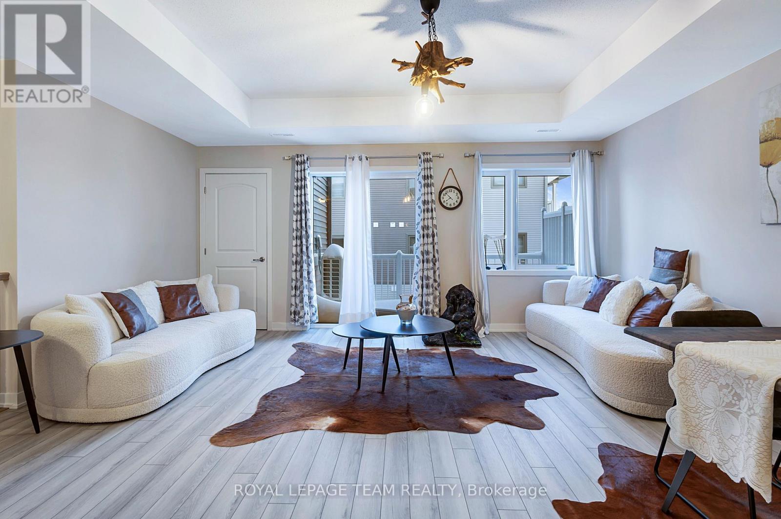 












804 PARNIAN PRIVATE

,
Ottawa,




Ontario
K2J7K6

