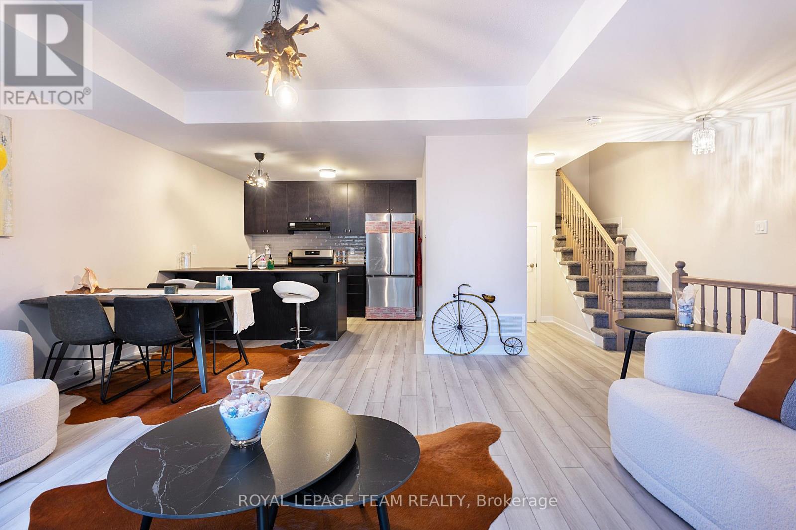 












804 PARNIAN PRIVATE

,
Ottawa,




Ontario
K2J7K6

