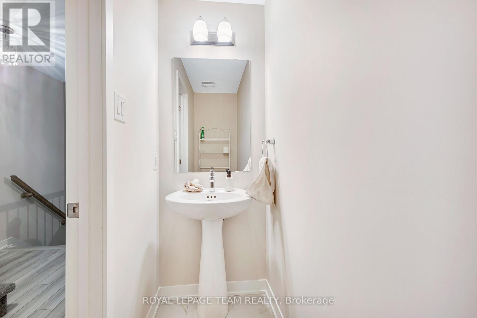 












804 PARNIAN PRIVATE

,
Ottawa,




Ontario
K2J7K6

