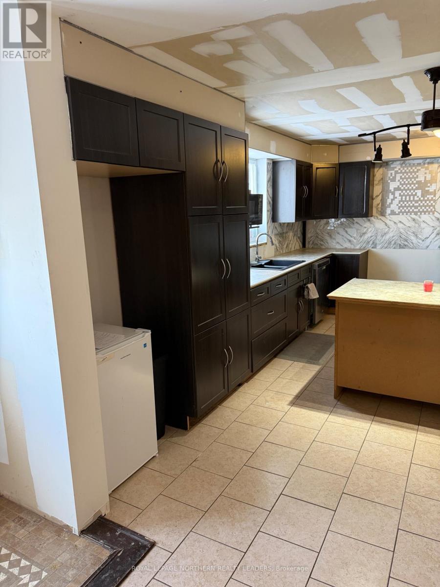 












373 COMMERCIAL AVENUE

,
Timmins (TS - SW),




Ontario
P4N2X8

