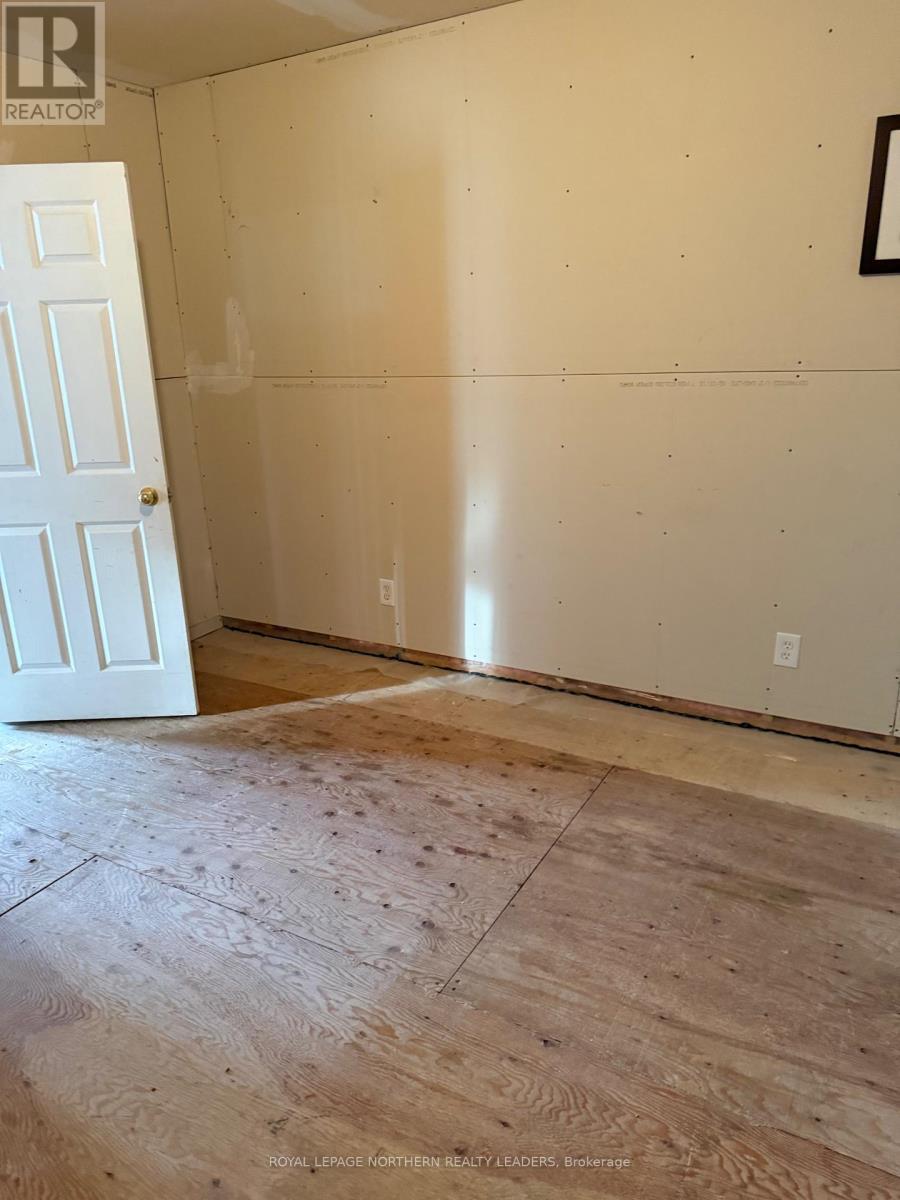 












373 COMMERCIAL AVENUE

,
Timmins (TS - SW),




Ontario
P4N2X8

