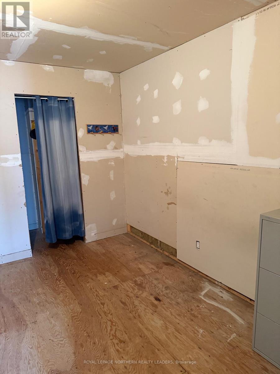 












373 COMMERCIAL AVENUE

,
Timmins (TS - SW),




Ontario
P4N2X8

