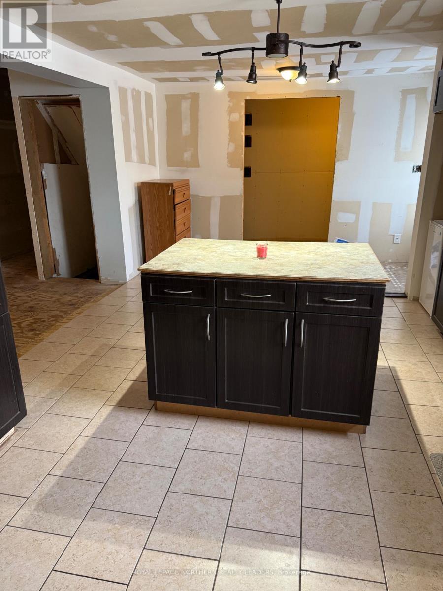 












373 COMMERCIAL AVENUE

,
Timmins (TS - SW),




Ontario
P4N2X8

