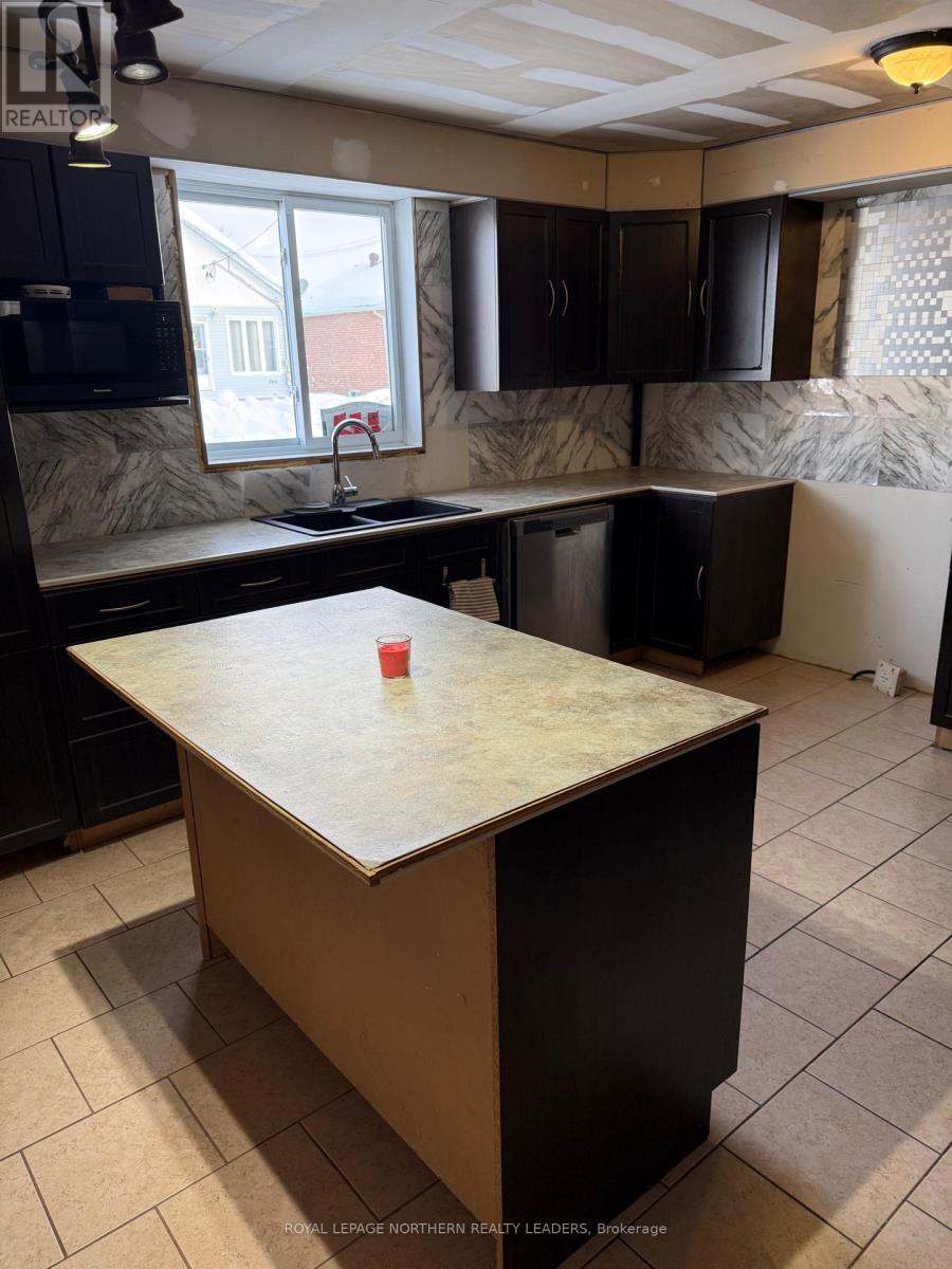 












373 COMMERCIAL AVENUE

,
Timmins (TS - SW),




Ontario
P4N2X8

